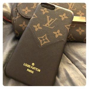 Louis Vuitton 8plus phone case w back card holder